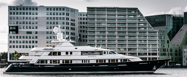Broadwater is a classic superyacht that was totally revamped
