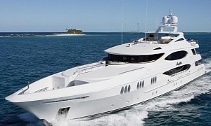 American Millionaire’s Luxury Yacht Grabs Everyone’s Attention in London