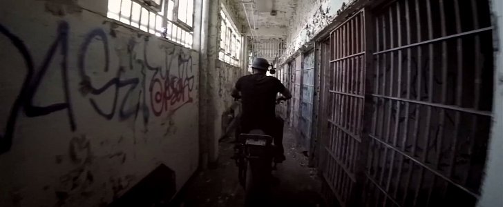 Bike stunts in Jail