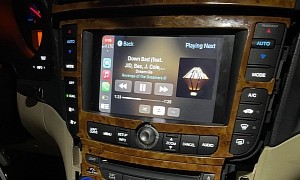 An Android Tablet Installed in a 2006 Acura Is Pure CarPlay Bliss