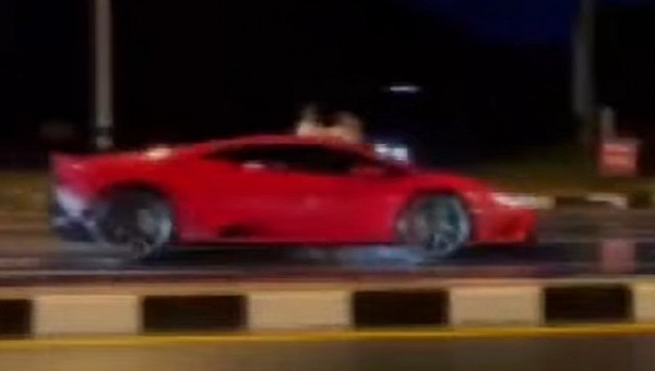 An Unlucky Lamborghini Huracan EVO Was Hit by a Pick-Up Toyota Hilux