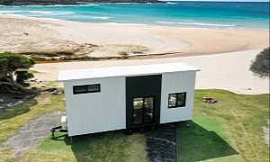 An Unusual Layout Makes This Beach House-Inspired Tiny Supremely Comfortable