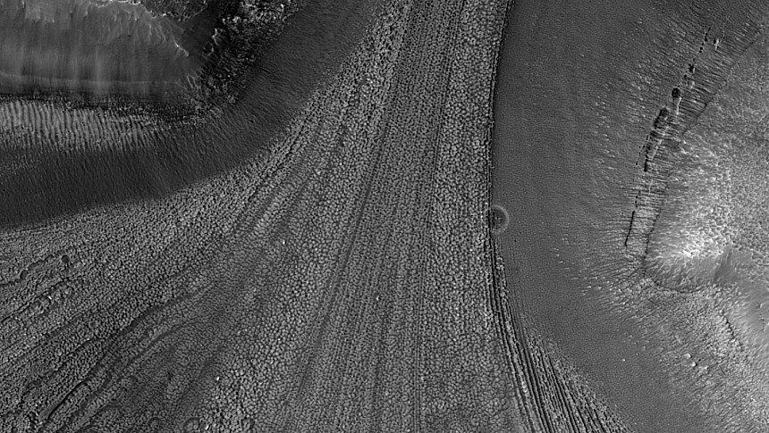 Remnants of ancient ice flow on Mars