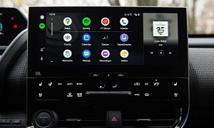 Android Auto Forces Users to Return to Cables Because Why Not