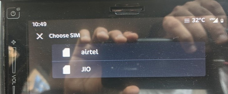 Android Auto dual-SIM support