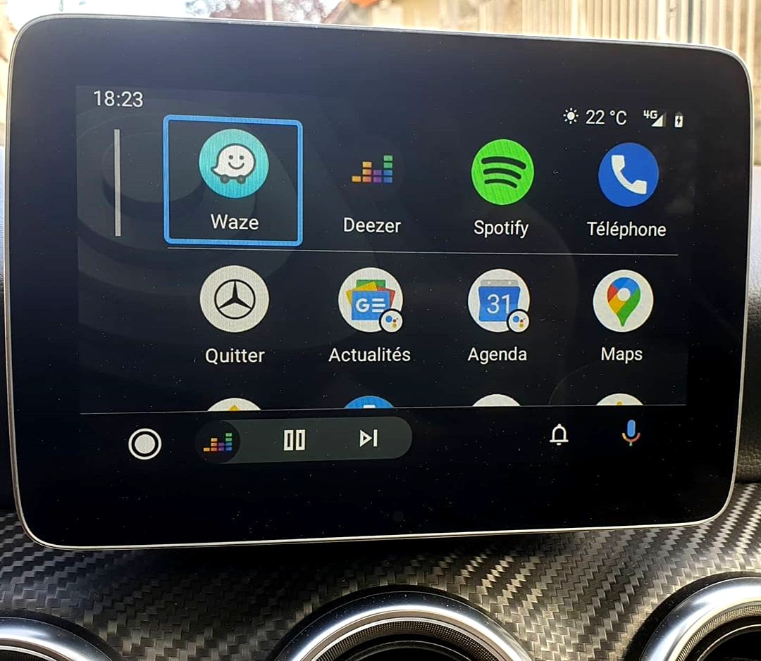 Deezer on Android Auto, Apple CarPlay or Waze