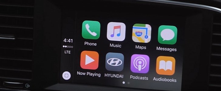 Android Auto vs. Apple CarPlay Reviews Are Kind of Fun