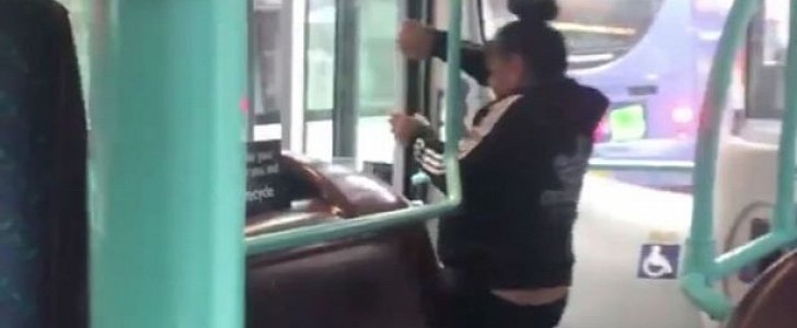 Angry woman forces open door of moving bus to chase after her boyfriend