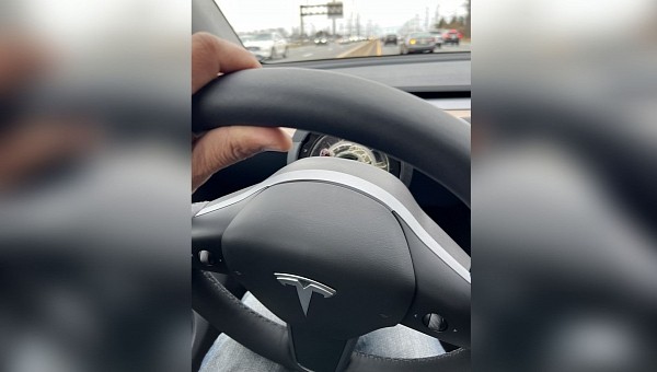 Tesla Model Y lost its steering wheel a while after delivery