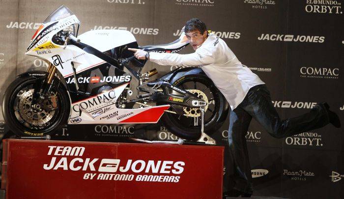 Banderas unveils Moto2 machine