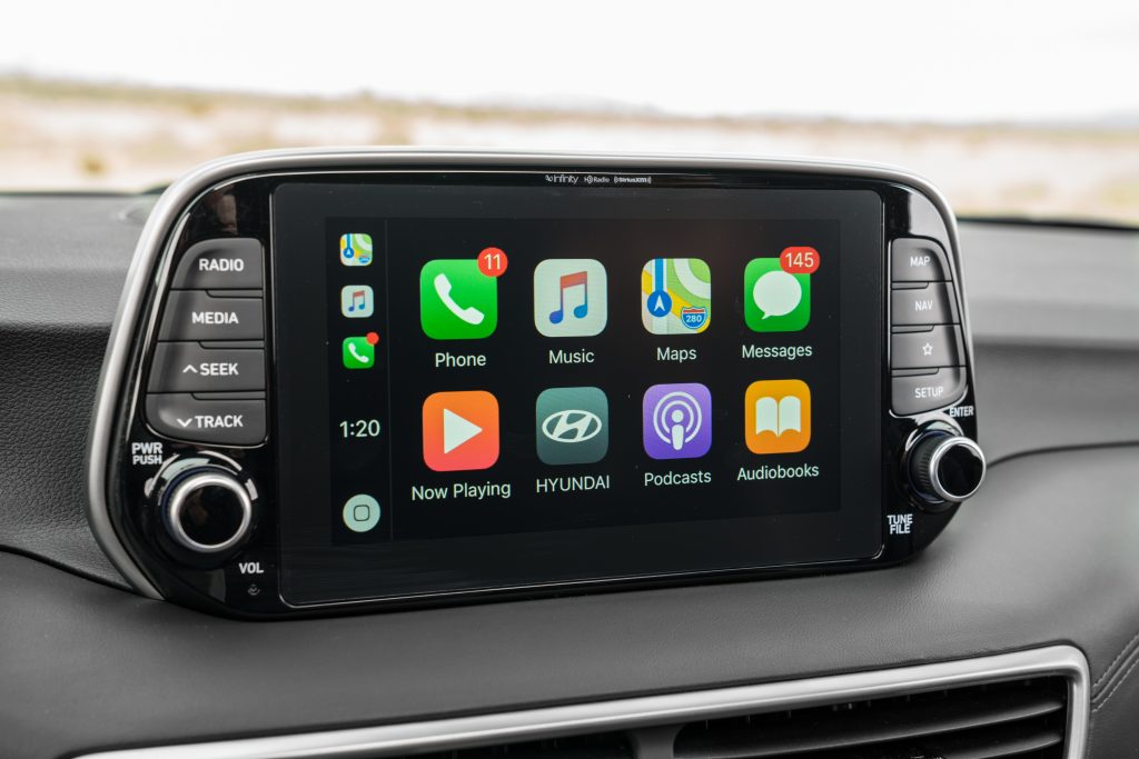 Apple CarPlay Now Acting Crazy Maps to Lose GPS Tracking - autoevolution