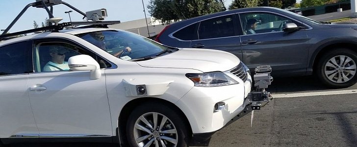 Apple's modified Lexus RX450h spotted in traffic