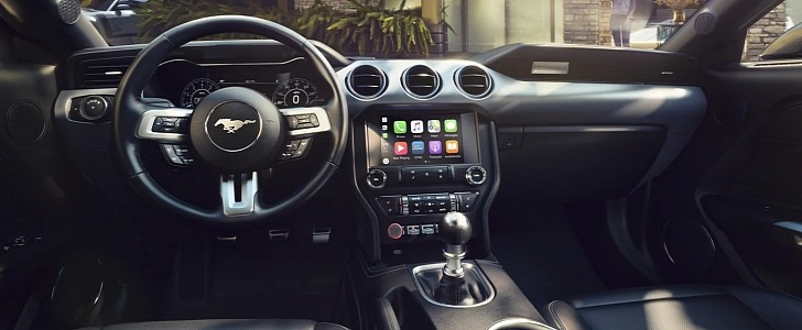 Apple CarPlay in 2021 Mustang
