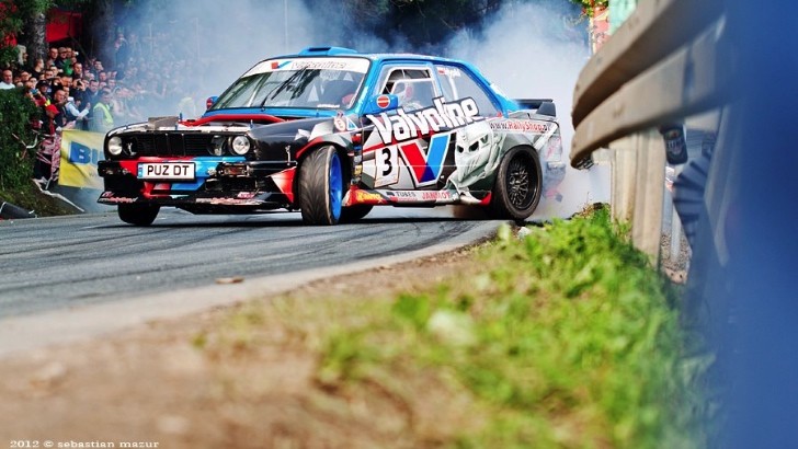 BMW E30 drifting