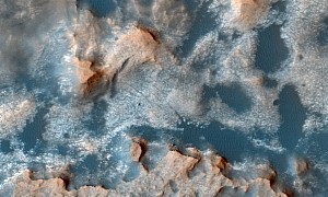 Area of Mars Visited by Curiosity Shows Steep Cliffs and Blue Water, It’s a Camera Trick