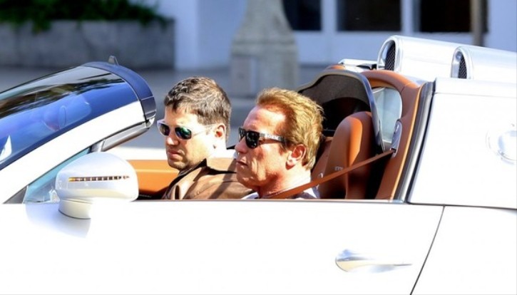 Arnold Schwarzenegger Drives His Bugatti Veyron