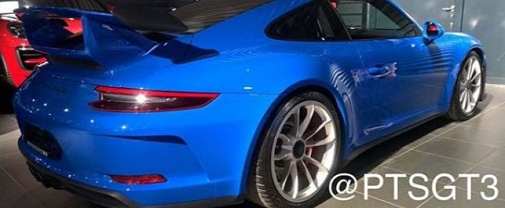 Arrow Blue 2018 Porsche 911 GT3