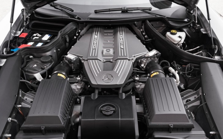 Mercedes-Benz SLS engine