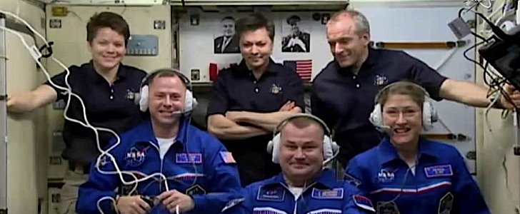 Expedition 59 full crew