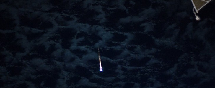 Pirs module burning up in Earth's atmosphere