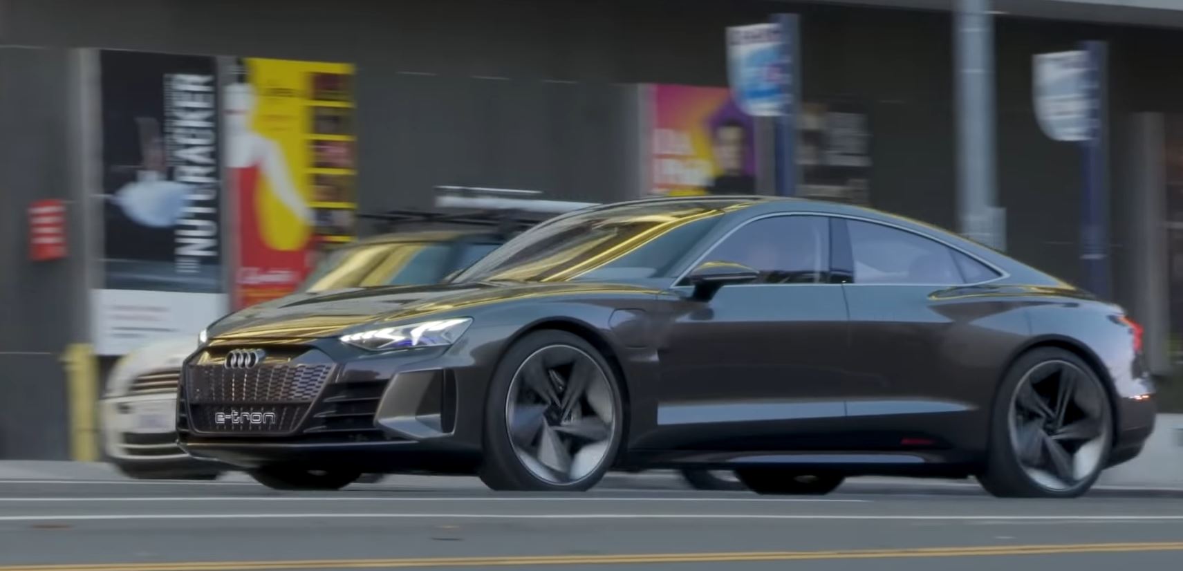 Onrechtvaardig Eenheid schors Audi e-tron GT Gets Driven, Has Fully-Functional Interior - autoevolution