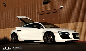 Audi R8 Lights Up: Wrapped in Matte White <span>· Video</span>
