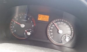 Australian Hits 100,000 Km (62,000 Miles) in His Kia, Has the Funniest & NSFW Reaction
