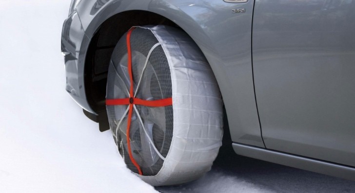 Automotive Snow Socks – How to Escape Winter's Grip