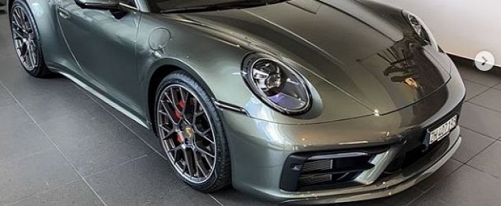 Aventurine Green 2020 Porsche 911 Looks Flawless in Switzerland
