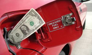 Average American Family Spends $3,100 a Year on Gas
