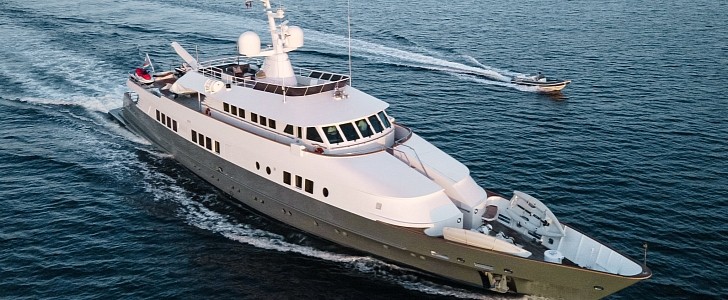Berzinc went from an old 1977 vessel to a modern luxury yacht with a timeless flair