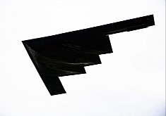 B-2 Spirit on Low Approach Looks Like a Hovering Alien Ship