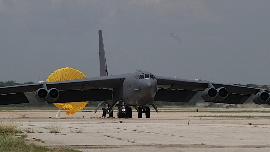 B-52 Stratofortress landing