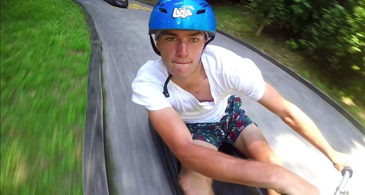 High-speed luge downhill race