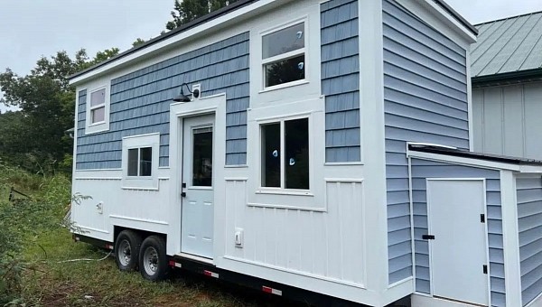 Tiny house packed with amenities and modern aesthetics