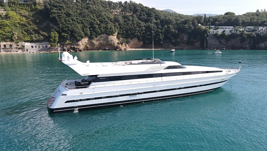 This 1990 Cantieri di Pisa had only one owner for 34 years