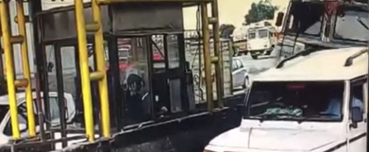 Truck carrying crates of beer smashes into SUV at toll booth in India