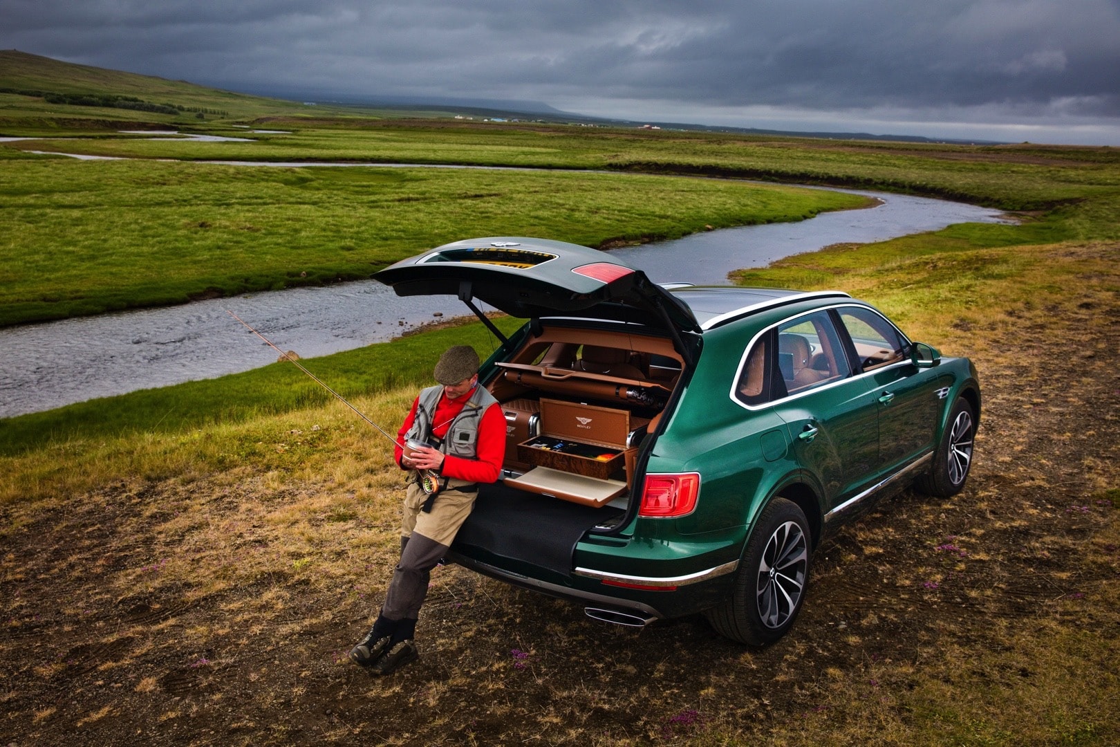 Bentley and Mulliner Create the Ultimate Luxury SUV for Fishing Enthusiasts  - autoevolution