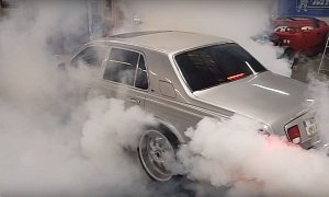 Bentley Arnage Does Burnout Inside a Garage, Looks Like a Smoke Grenade
