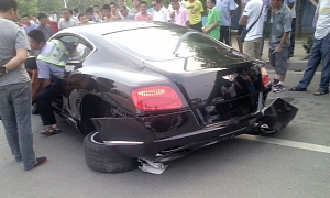 Bentley Continental GT Crash in China: Wheels Fall Off
