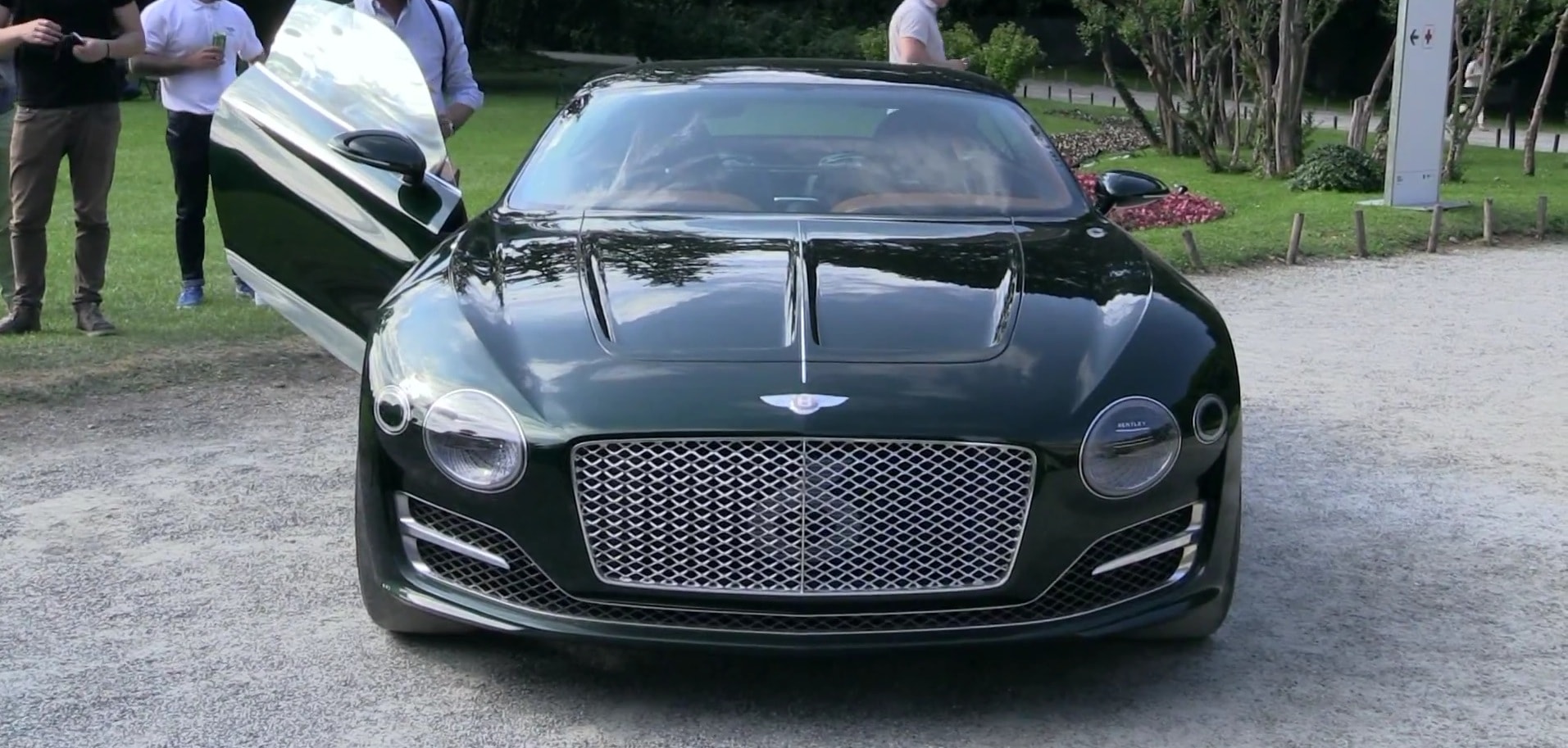 Bentley Exp 10 Speed 6 In Motion For The First Time Sounds Like 6 Cylinder Autoevolution