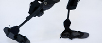 Berkeley Bionics Launches eLEGS Exoskeleton <span>· Video</span>