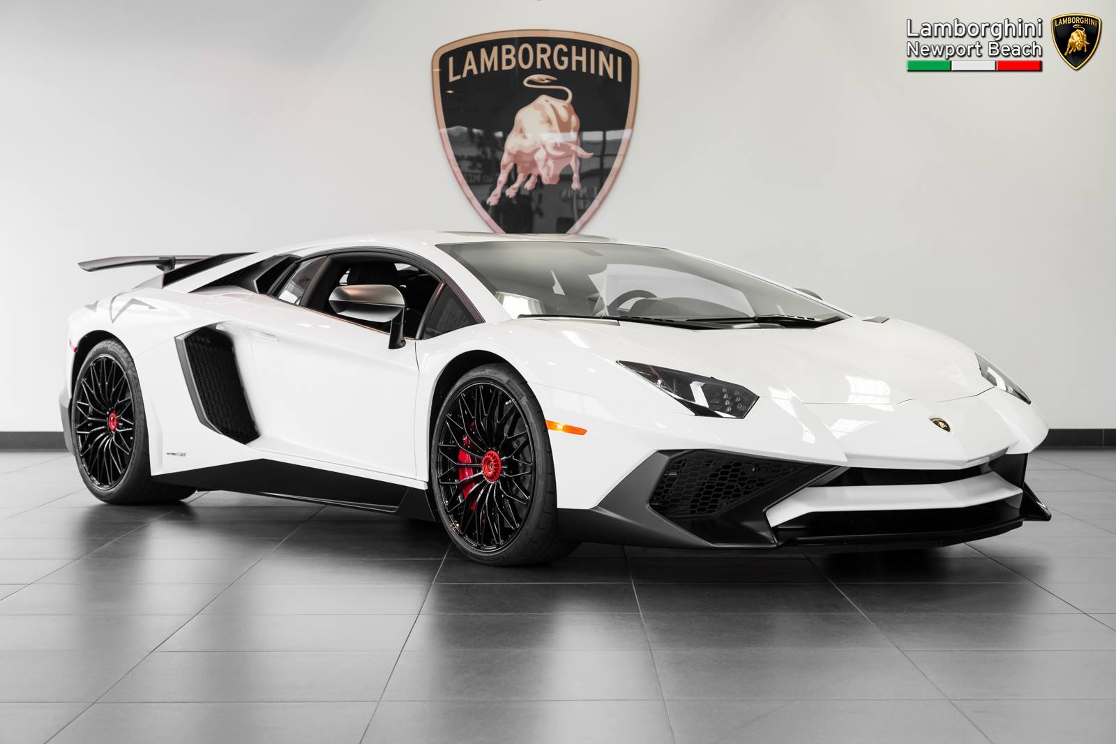 Bianco Isis Lamborghini Aventador LP in -