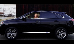 Big Bang Theory Actress Melissa Rauch Gets New Lexus RX