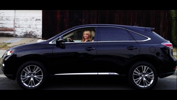 Melissa Rauch and her new Lexus RX