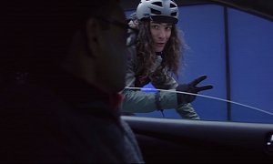 Bike Messenger Races Cab Driver in Chicago, The Winner Is a Surprise