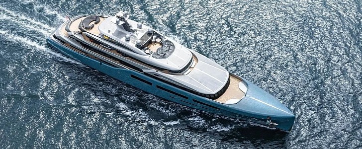 The Aviva superyacht was recently spotted on the way to Hamburg