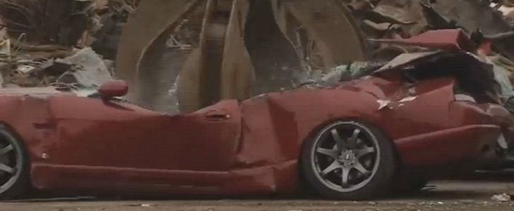 Nissan Skyline R33 gets scrapped
