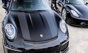 Black-On-Black Porsche 911 R Meets Black 918 Spyder in Magic Trick Photo
