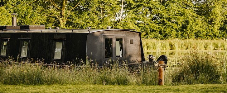 Blackbird is a luxury off-grid boathouse in the UK